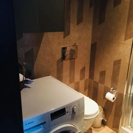 Toplu Ulaşıma Yakın Site İçinde Hijyenik 1+1 Daire * Istambul