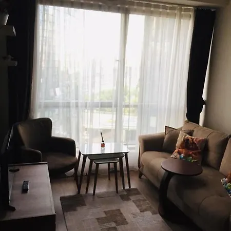 Apartamento Toplu Ulaşıma Yakın Site İçinde Hijyenik 1+1 Daire Istambul