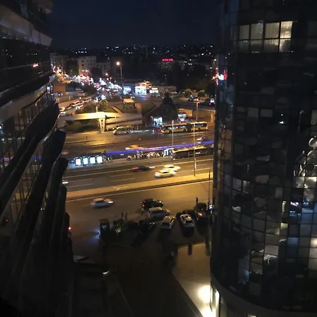 Toplu Ulaşıma Yakın Site İçinde Hijyenik 1+1 Daire Apartamento