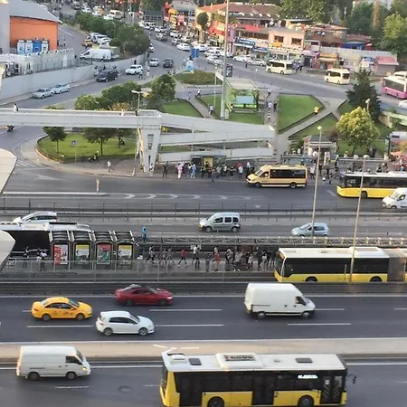 Apartamento Toplu Ulaşıma Yakın Site İçinde Hijyenik 1+1 Daire Istambul