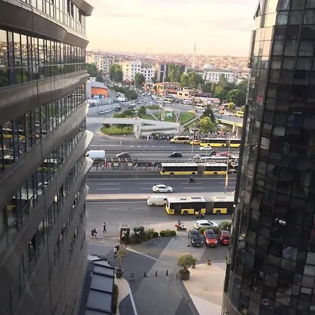 Toplu Ulaşıma Yakın Site İçinde Hijyenik 1+1 Daire Istambul